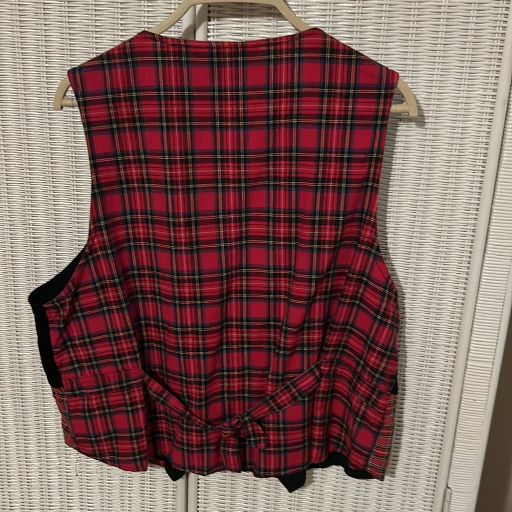 Casey & Max Christmas Vest - Picture 6 of 7